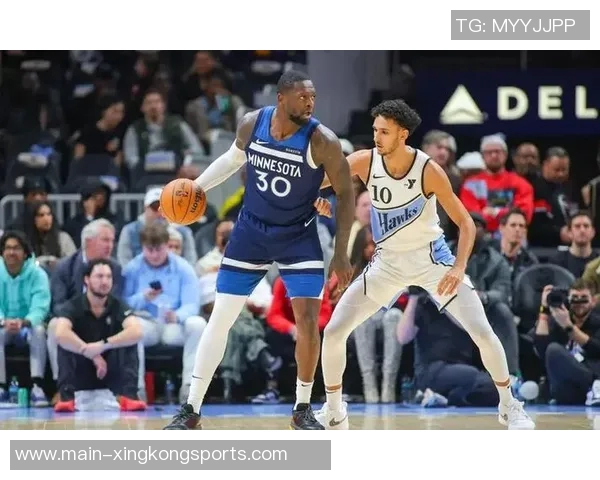 兰德尔表现出色11投7中斩获21分8助攻三分球命中率高达50