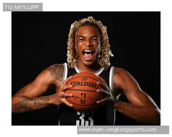 芬奇称赞迪林厄姆与里德默契配合突破篮下表现出色